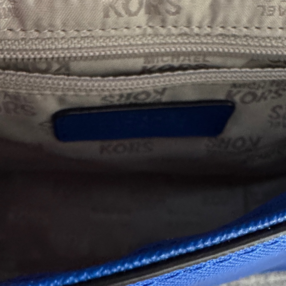 Michael Kors Blue Crossbody Bag with Silver Details - Picture 4 of 6